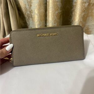 Michael Kors Jet Set Large Travel Continental Wallet, Perfect Condition